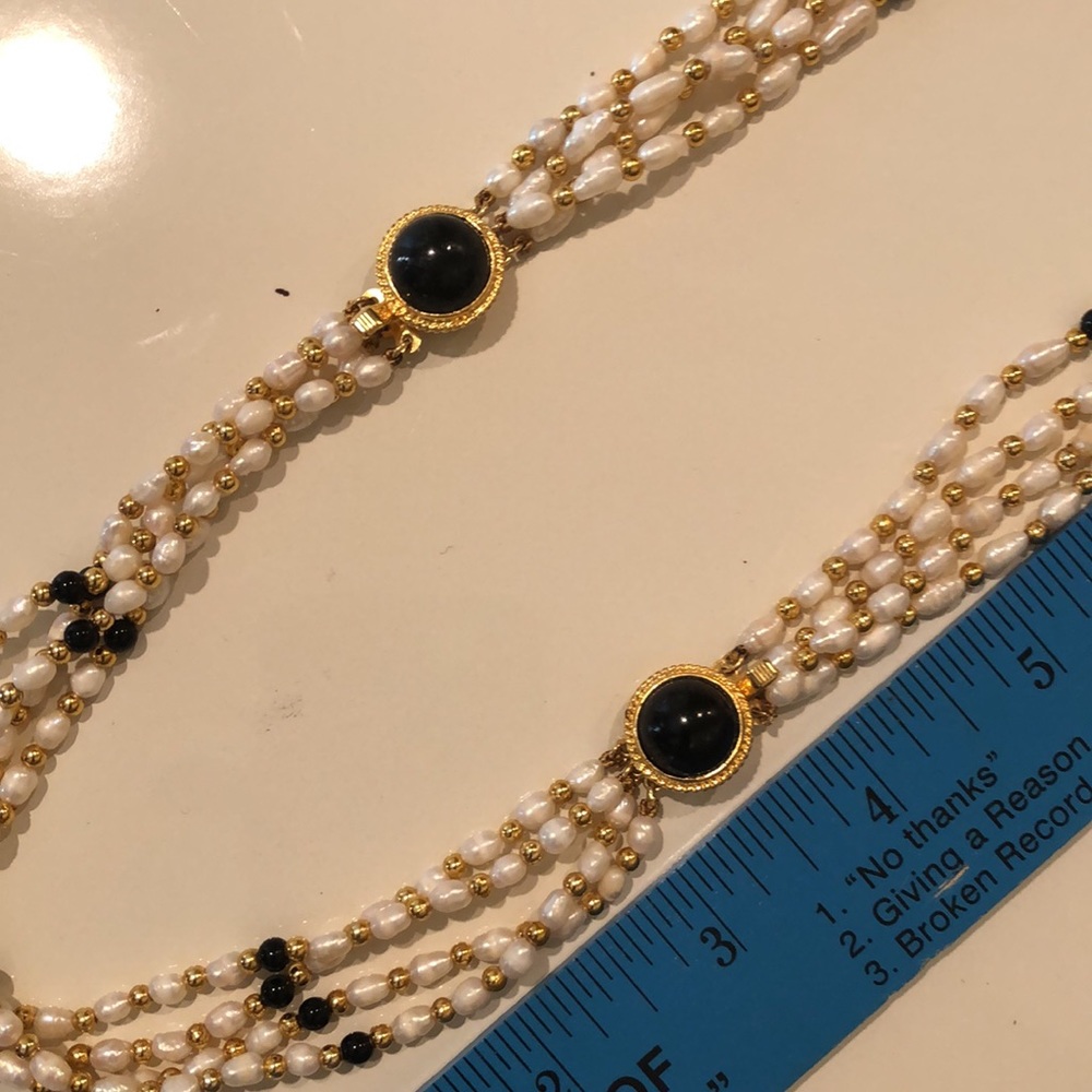 15 in long 4 strand fresh water pearl/black onyx multi strand necklace. - Picture 2 of 5